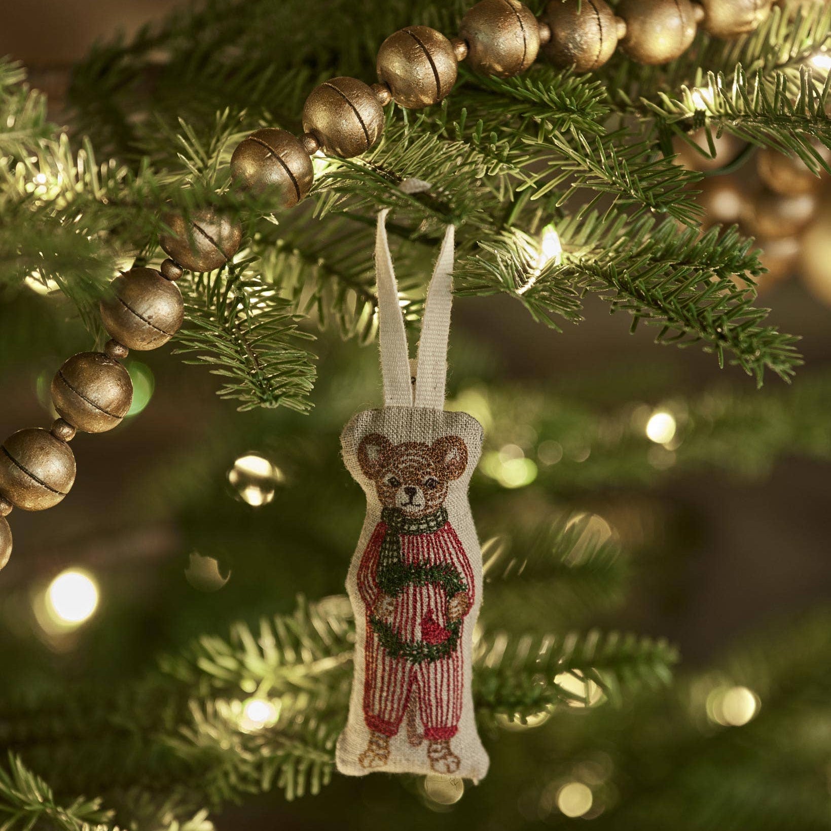 Mouse with Wreath Ornament
