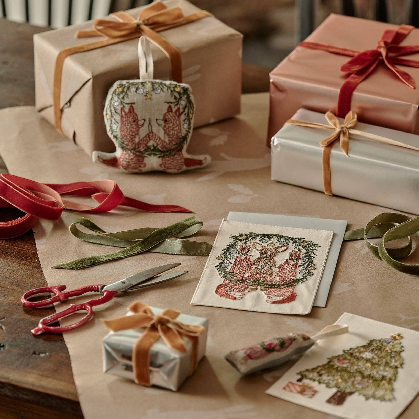 Mouse with Wreath Ornament