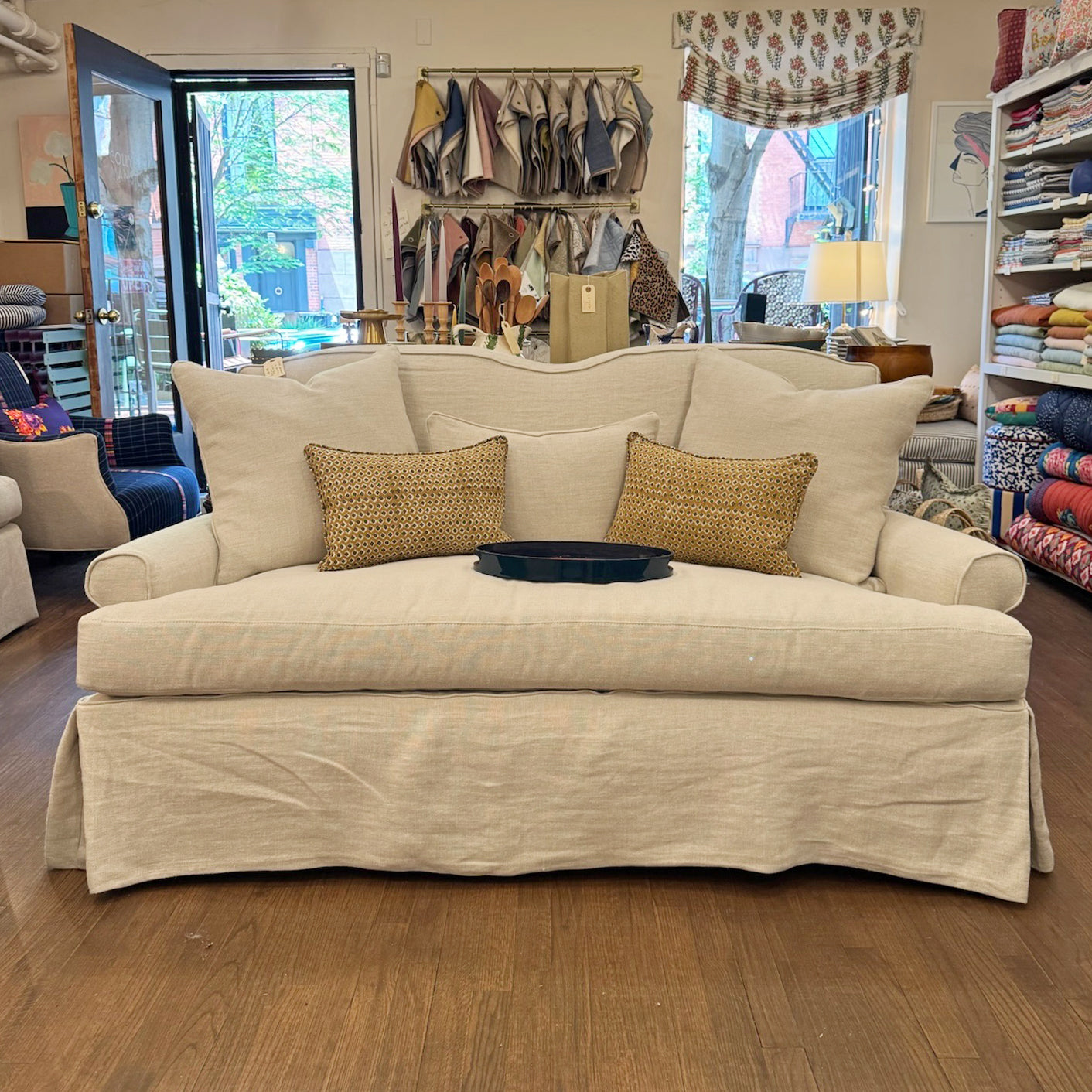 Gilmore Loveseat in Devon Bone