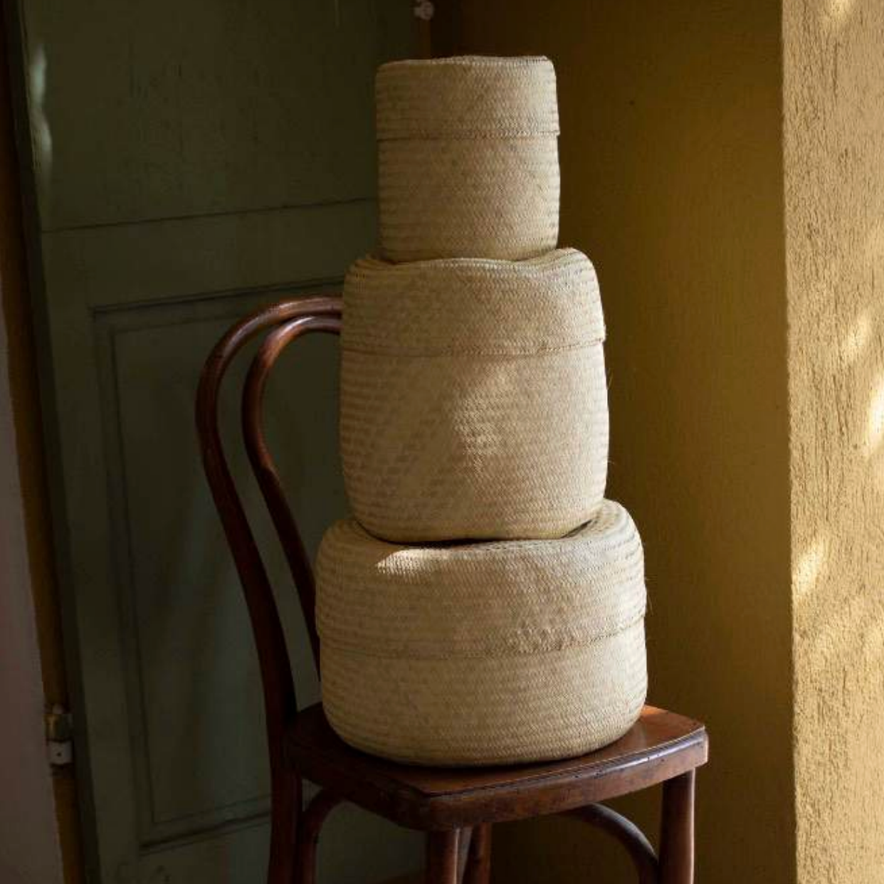 Natural Lidded Basket in Large Wide