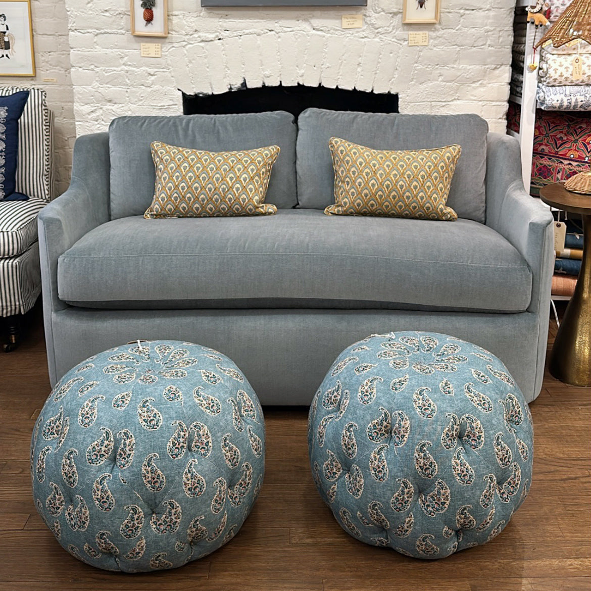 20" Round Pouf in Gigi Teal