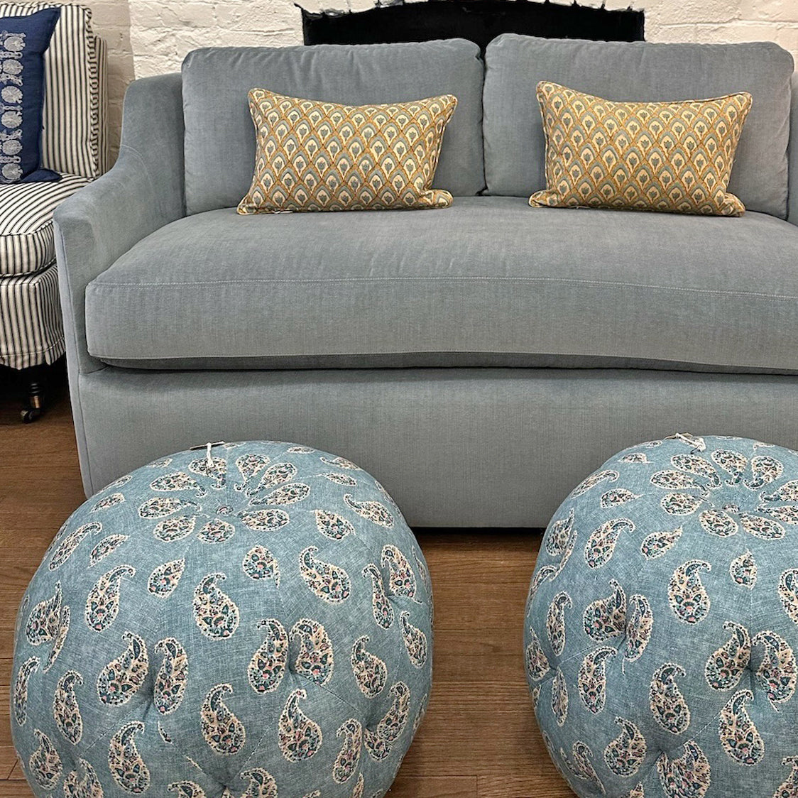 20" Round Pouf in Gigi Teal