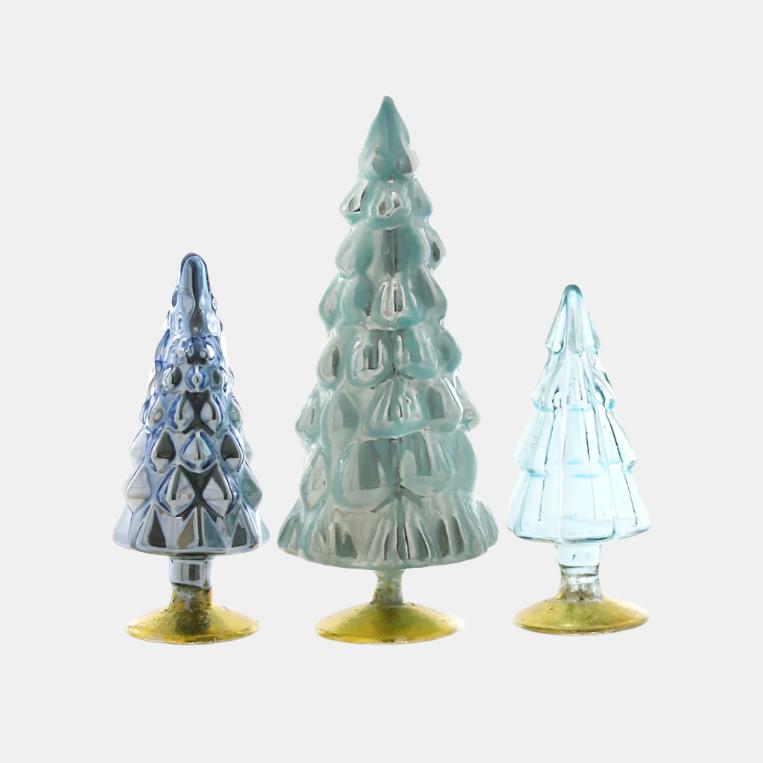 Small Hue Tree in Snowfall