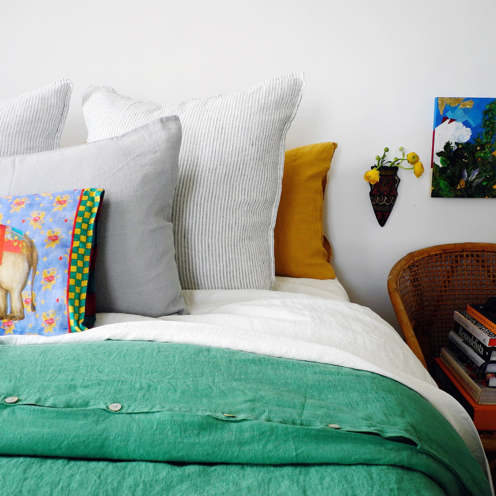 Linge Particulier Cloud Grey Standard Linen Pillowcase Sham with emerald green linen duvet for a colorful linen bedding look in light grey - Collyer&#39;s Mansion