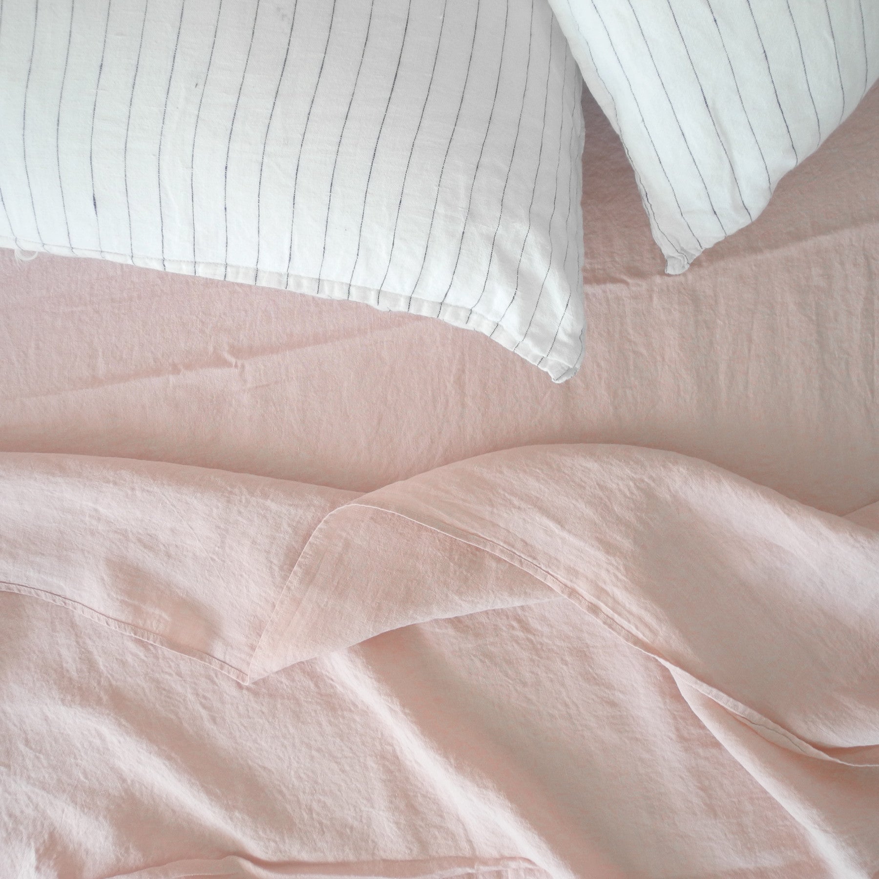 Linen Fitted Sheet in Pale Pink