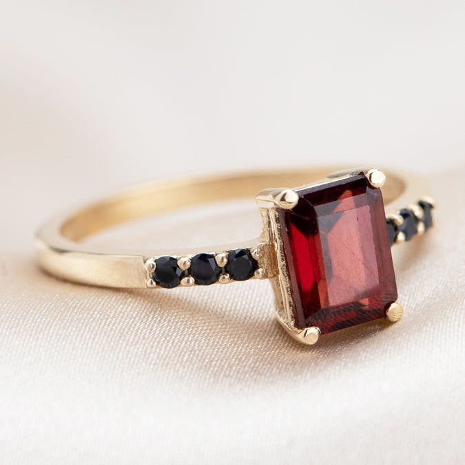 Garnet Vela Ring