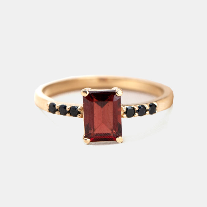 Garnet Vela Ring