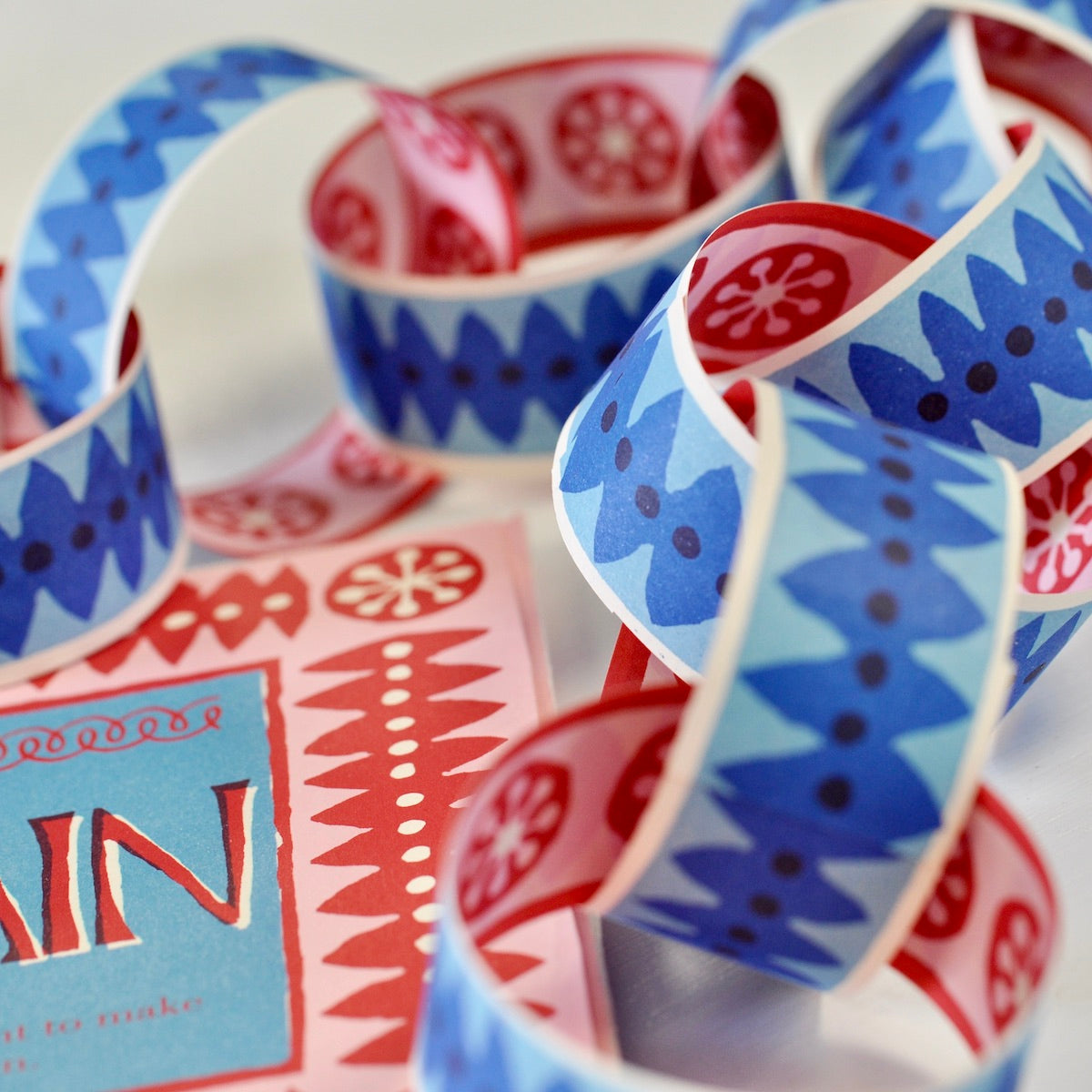 Paper Chain Blueberry Red and Blue Paperchain by Cambridge Imprint – Collyer's Mansion