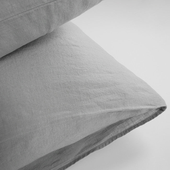 Linge Particulier Cloud Grey Euro Linen Pillowcase Sham for a colorful linen bedding look in light grey - Collyer&#39;s Mansion