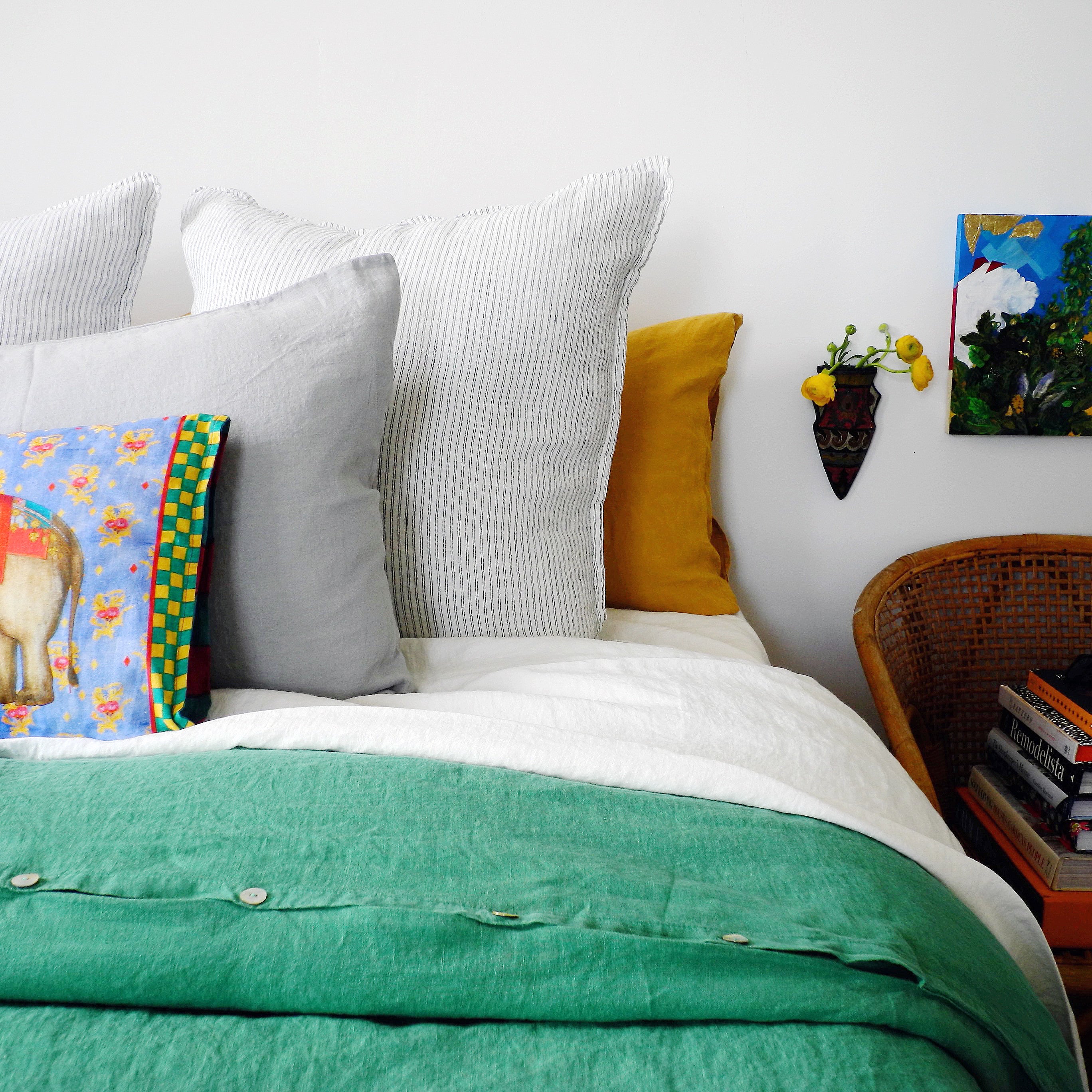 Linge Particulier Cloud Grey Standard Linen Pillowcase Sham with emerald green linen duvet for a colorful linen bedding look in light grey - Collyer's Mansion