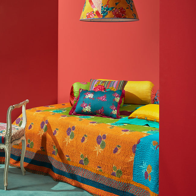 Big Dahlia Acid Green Gudri Bed Cover, queen/king