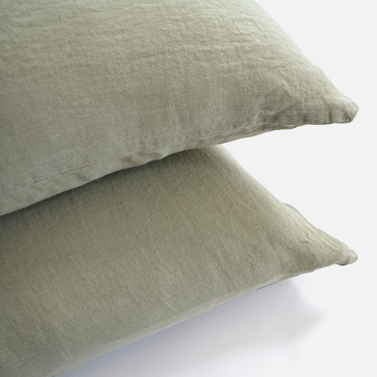 Linge Particulier Fennel Green Standard Linen Pillowcase Sham for a colorful linen bedding look in olive green - Collyer&#39;s Mansion