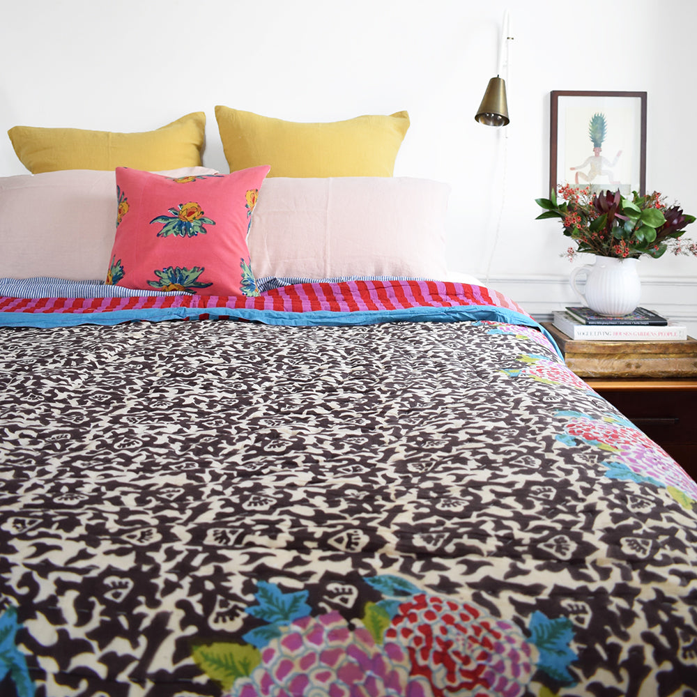 Arabesque Coffee Quilt