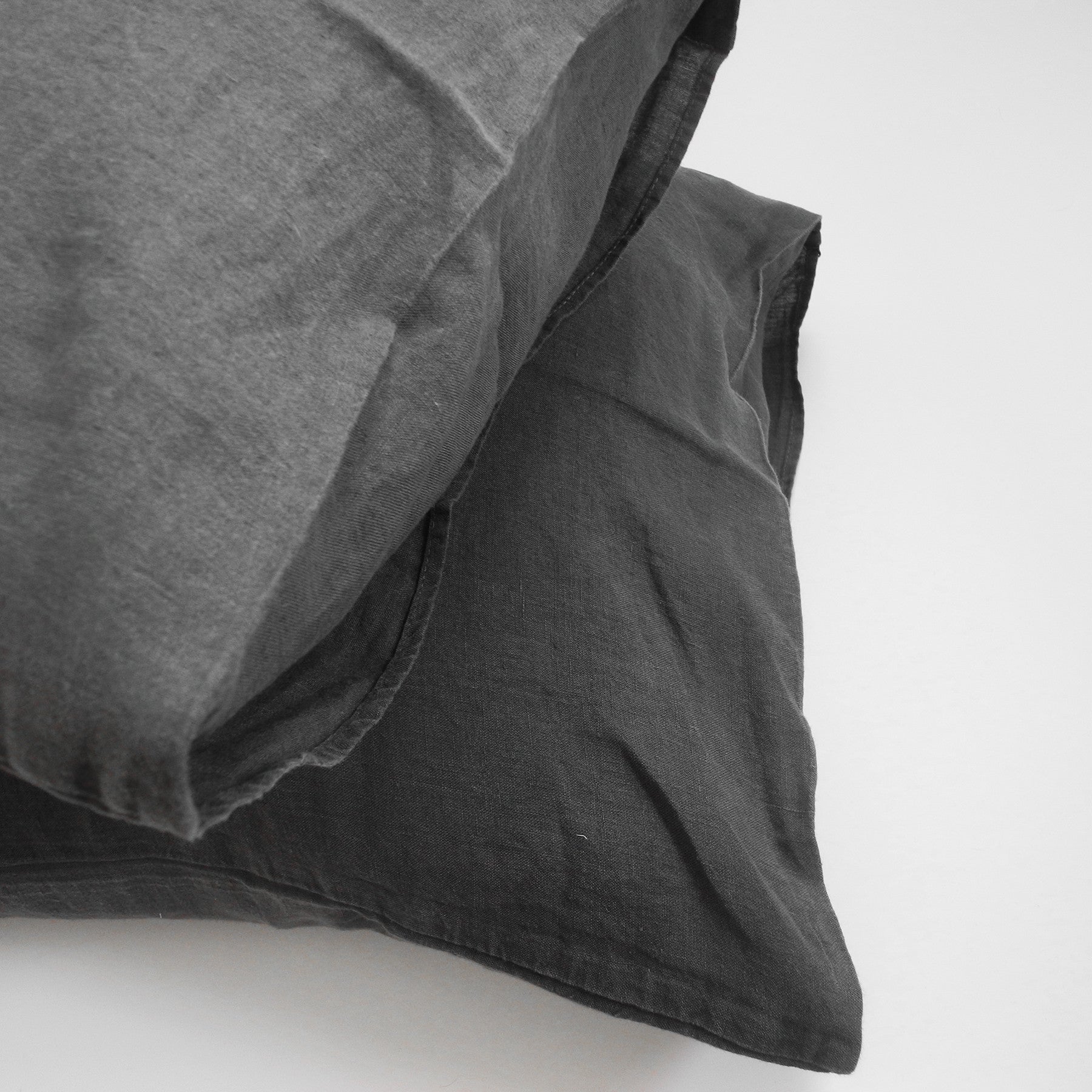 Linge Particulier Storm Grey Standard Linen Pillowcase Sham for a colorful linen bedding look in charcoal grey - Collyer&#39;s Mansion
