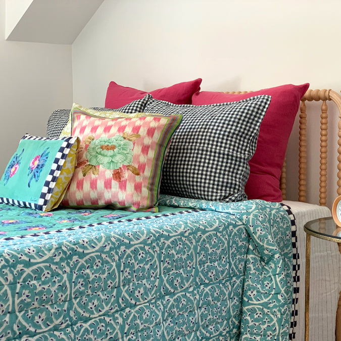 Linge Particulier Anthracite Gingham Standard Linen Pillowcase Sham for a colorful linen bedding look in dark check gingham - Collyer's Mansion