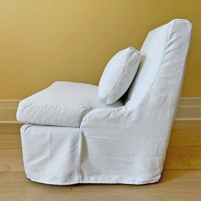 Darren Swivel Chair in Lester Snow